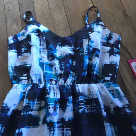 Size small Vince Camuto midi-dress NEW WITH TAGS - Picture 2 of 5